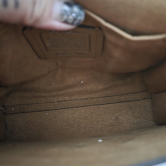 Coach Parker 18 shoulder bag in refined chalk or bone leather with rivets. - Picture 9 of 11